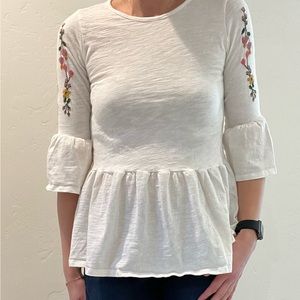 Orange creek peplum bell sleeve cream top with embroidered flowers m, size S